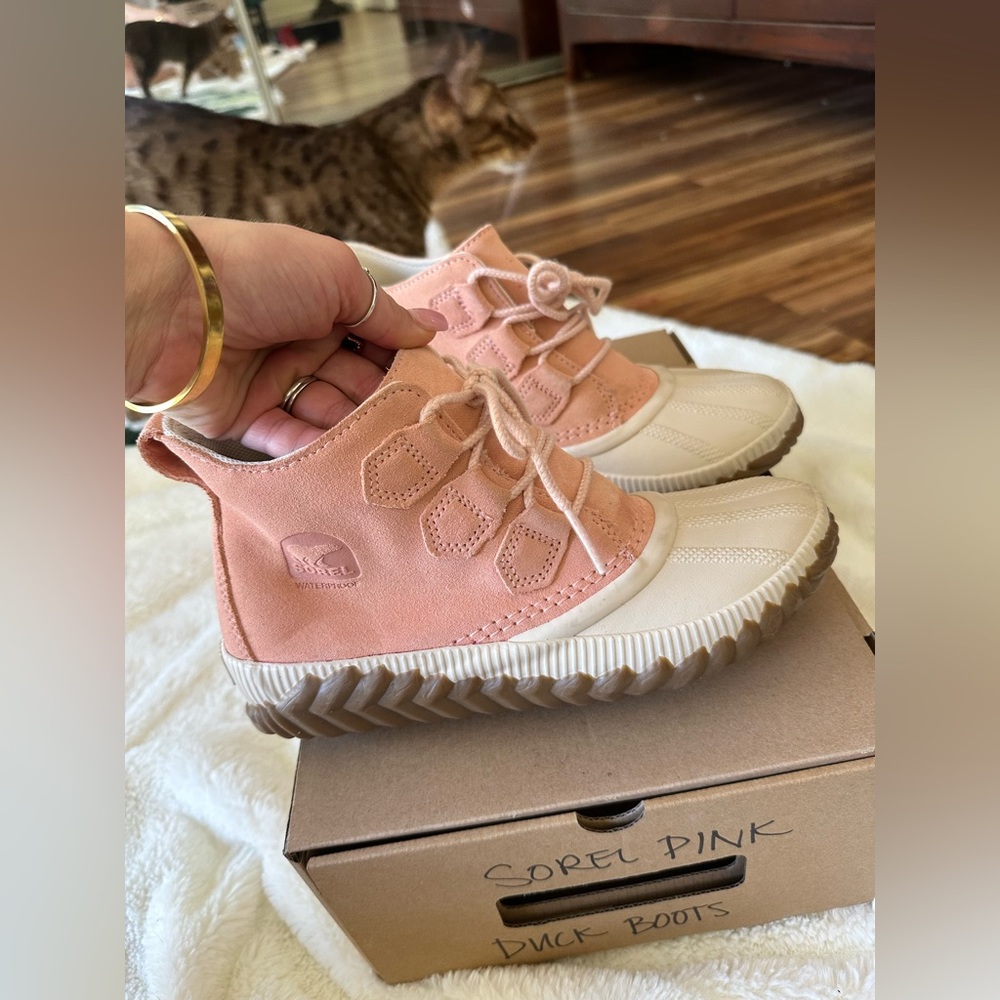 Sorel pink & white duck booties